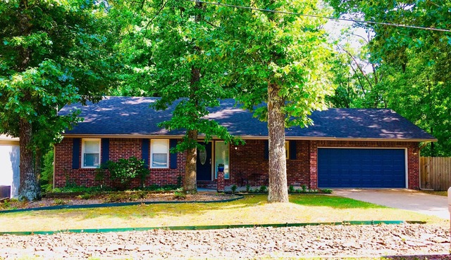 The Melanie House at Bella Vista - 7 miles to the Bentonville Square