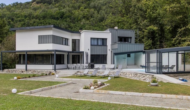 THE MENA VILLA - OUR LADY OF THE CRUET