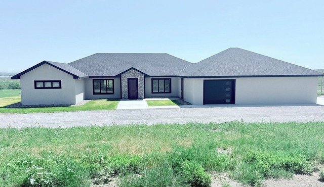 The MERCY HOUSE-Lovely 5-bedroom house on Lake McConaughy & Bayside Golf Course