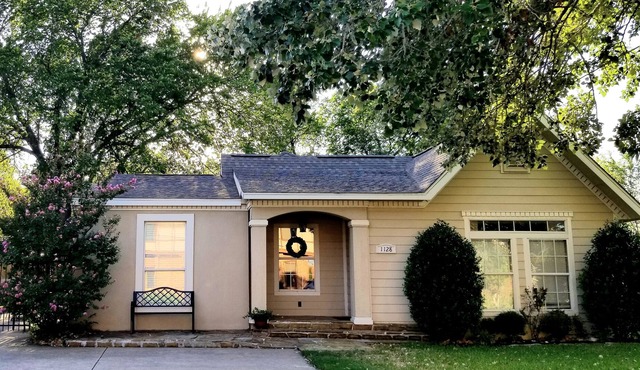 'The Merlot House' Near Historic Grapevine-Family friendly-great location!