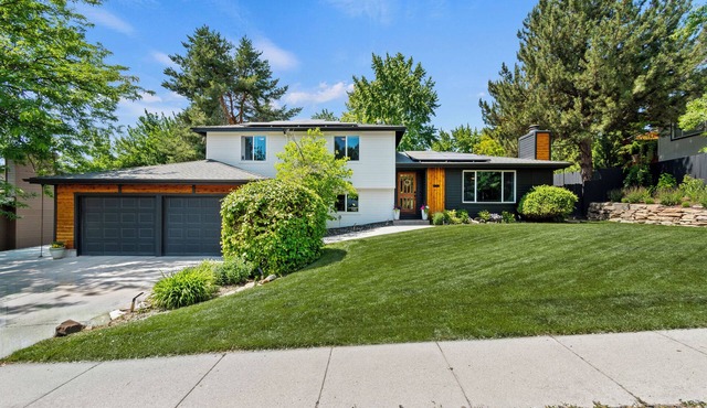 The Mesa Manor - Fun in the Foothills - Arcade/Patio/Large Kitchen/Comfy Beds