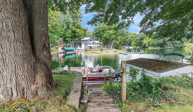 The Mesick Hideaway – 5BR/3BA Family Fun Spot w/Lake, River & Hiking Trails