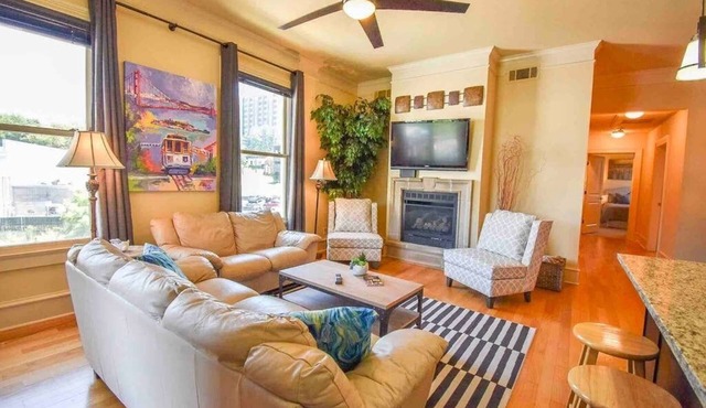 The Metro - Walk to Dickson St and UofA