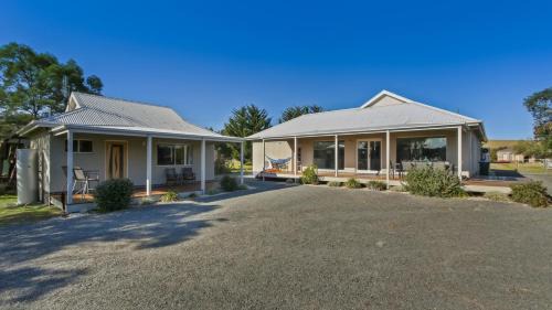 The Metung Crest - Spacious Family Retreat