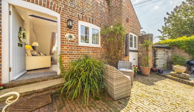 The Mews - a beautiful cottage that sleeps 4 guests in 2 bedrooms