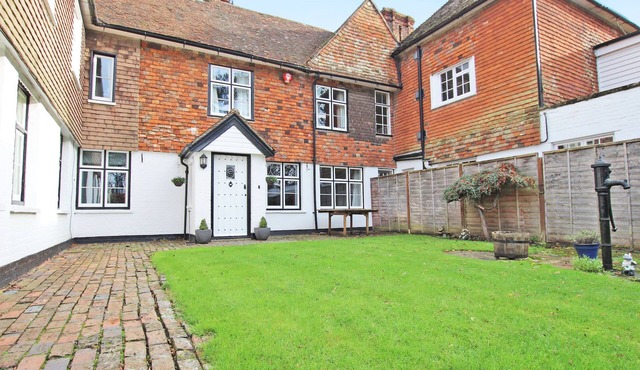 'The Mews' converted Manor mews situated in a central location with a rural feel