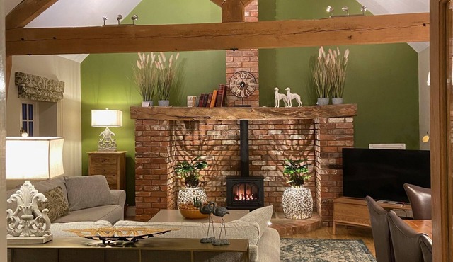 The Mews is a stunning barn conversion set in a peaceful village close to the Peak District. Spacious, stylishly renovated, and full of character, it’s the ideal retreat for countryside escapes.