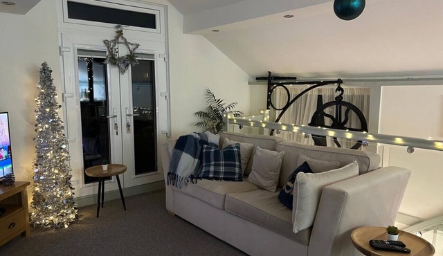 The Mews Pet-Friendly + Parking