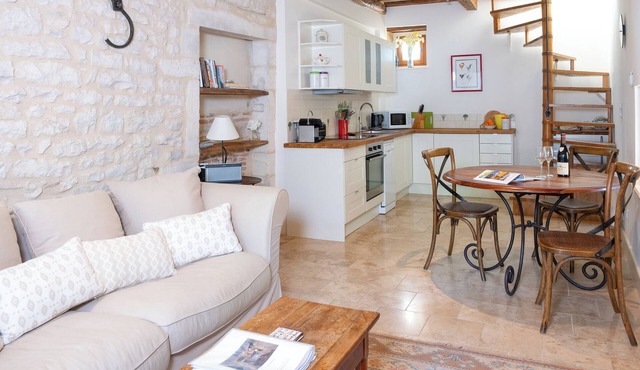 The Mews, Puligny-Montrachet. Comfort, charm, cheerful, restored Barn, sleeps 2.