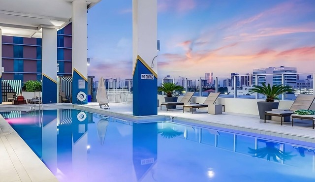 The Miami Experience! Pet-friendly Property, Rooftop Swimming Pool!