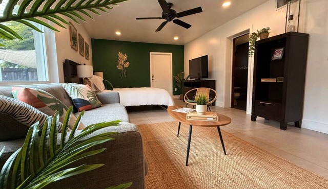 The Miami Tropic Suite Private Stay+Free Parking In the Heart of Miami