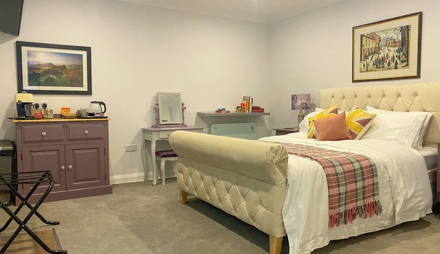 The Midway - Luxurious Private Apartment & Garden