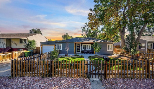 The Mile High Haven: An Entertainers Dream Home with Hot Tub + Perfect Location
