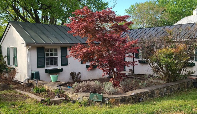 The Milk Cottage - Cozy Getaway in the Country