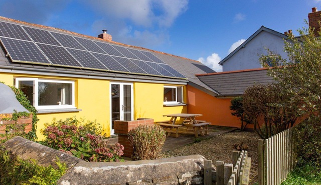 The Milking Parlour, shared hot tub and sauna
