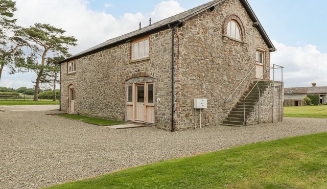 THE MILL GRANARY, pet friendly, with open fire in Leintwardine