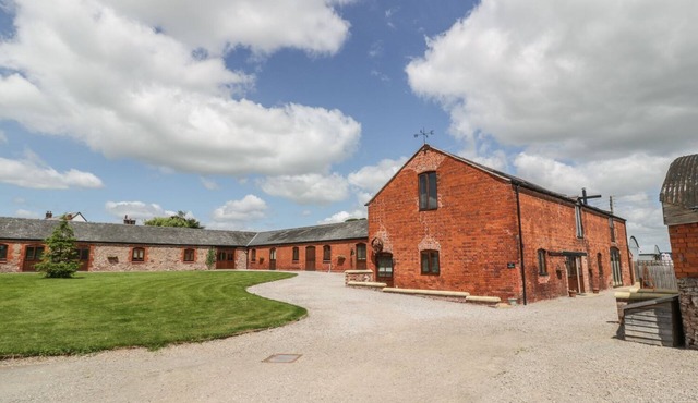 THE MILL HOUSE, family friendly, luxury holiday cottage in Alberbury