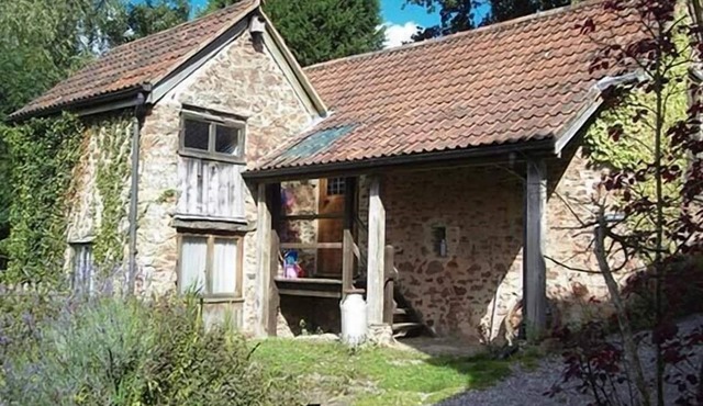 THE MILL, pet friendly, character holiday cottage in Bicknoller