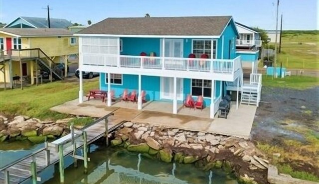 The Miller Home. Four Bedroom, Four Bath. Private Fishing Pier.