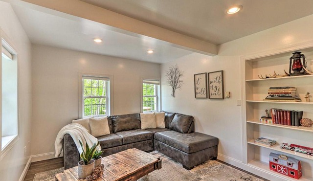 The Millersburg Mountain House Getaway with Gazebo!