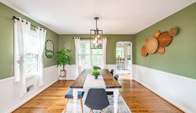 The Mimosa, 2 King Beds, Big Yard and Fire Table!