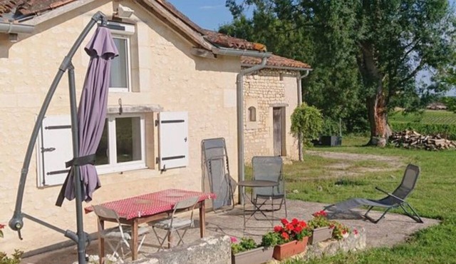The Mimosa cottage, calm and green