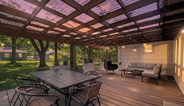 The Mini Glenwood - Reimagined Ranch in Mission, KS