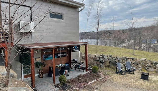 The Mini Loft Spamania Spa/sauna/steam room/privateBalcony and private outdoor fireplace!
