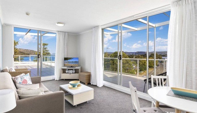 THE MINI PENTHOUSE - ETTALONG BEACH RESORT