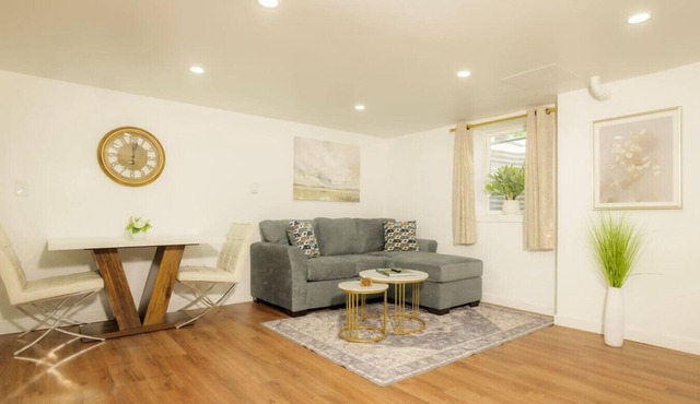 The Minimalist Escape | Modern 1BD in the Heights
