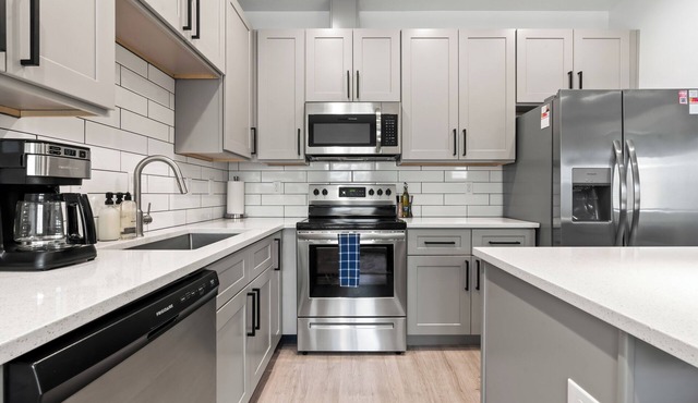 The *Minimalist's Escape* near Greenbelt & Winery with HOT TUB!