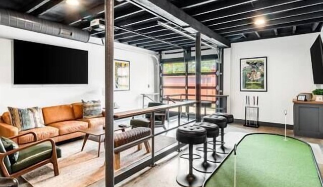 The "Mint Julep" - Putting Green INCLUDED