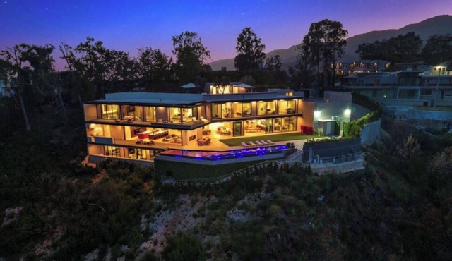 The Miramar Estate- A Sanctuary Above Los Angeles w/180° Ocean-to-City Views
