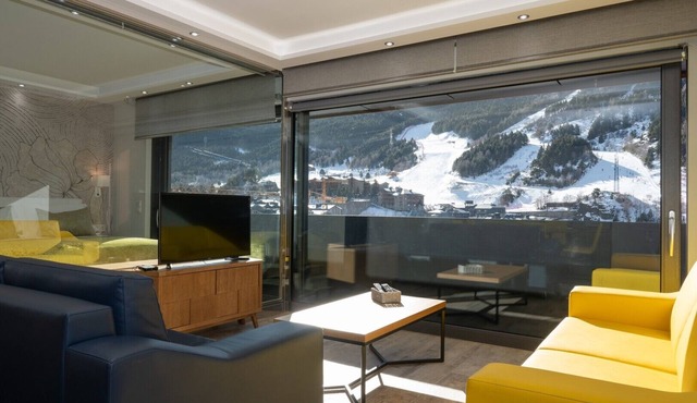 THE MIRROR & SPA by Elegant Residences