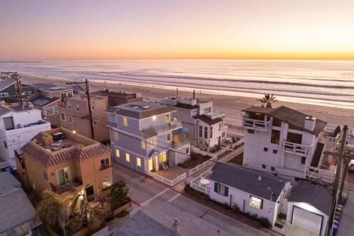 The Mission Beach VIP- 3 Decks, AC, Steps to Sand!