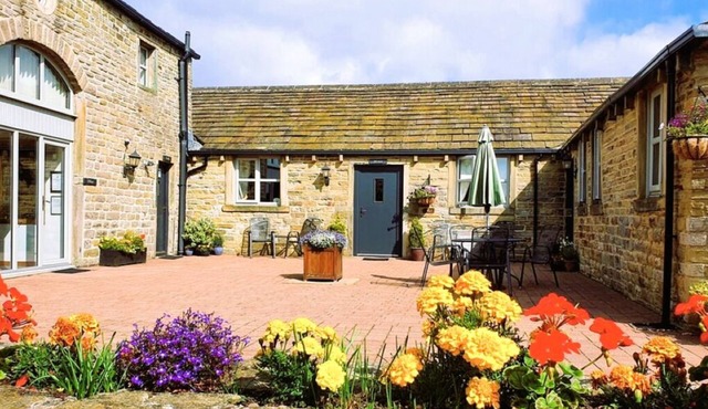 The Mistal is a rural cottage in a private courtyard - 10 mins from Town centre
