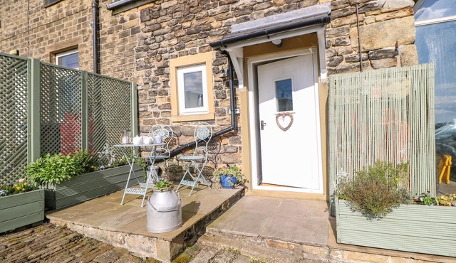 THE MISTLE CARR FARM, pet friendly in Ripponden