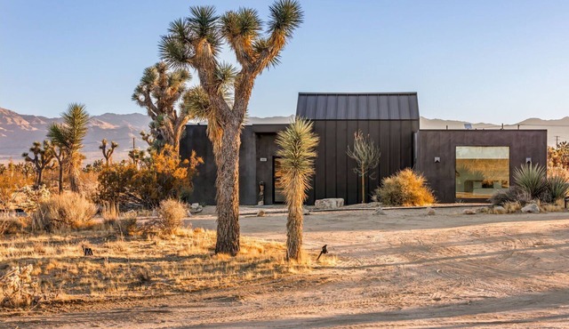 The Moasis - 5 acre Modern w Pool & Spa