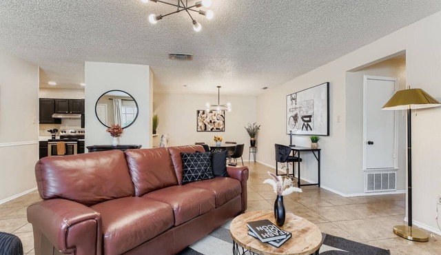 The Mocha Beauty Townhome with 1 Car Garage - NW San Antonio