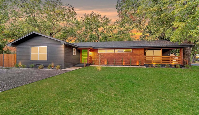 The Mod Poppy | Large 5BR | 10 Mins to Waco Sights