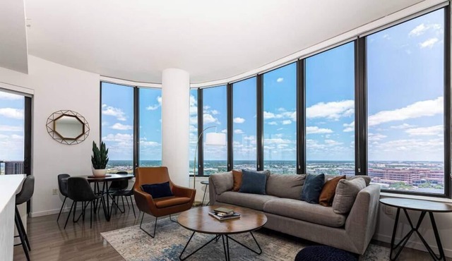 The Modern Chic | TMC | RICE | Hermann Park | NRG