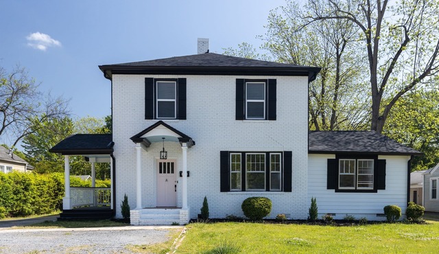 The Modern Classic | 4Bd/3Bth Home | Sleeps 10