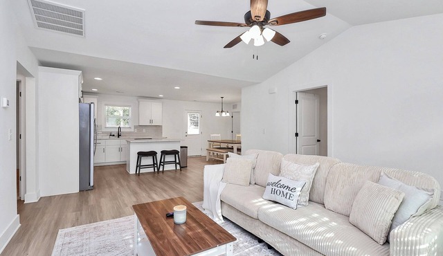 The Modern Getaway, 3-bedroom house in Kannapolis ✨