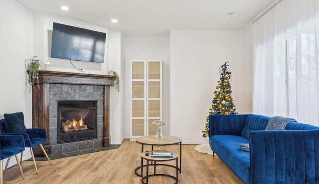 The Modern Lodge Retreat with INFRARED SAUNA & Amenities for Rest and Relaxation