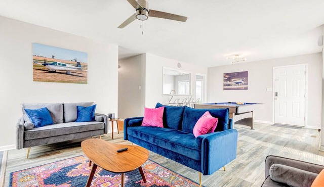 The Modern Mile High: Aviator`s Lookout in Quinton