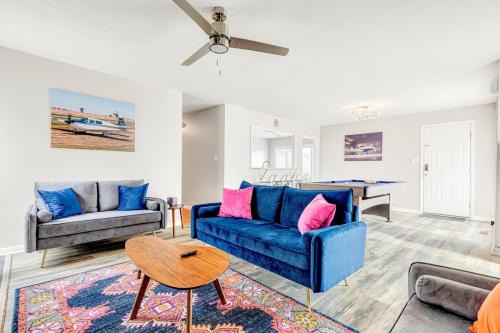 The Modern Mile High! Aviator's Lookout in Quinton!