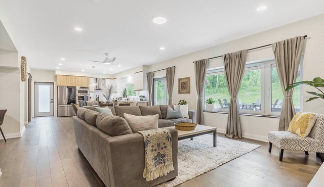 The Modern Oasis - Hidden Games Room & Panoramic Barrel Sauna