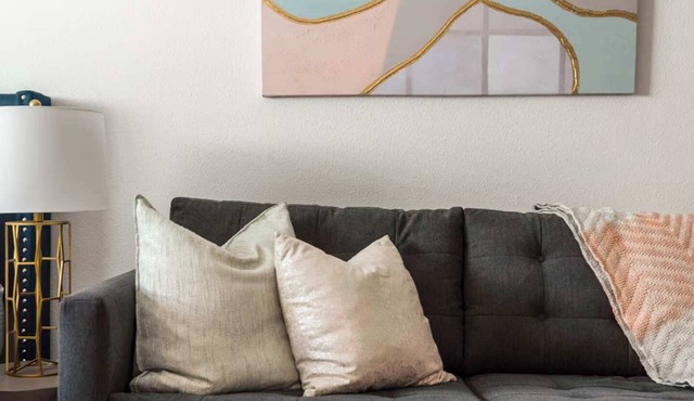 The Modern | Sleeps 5 | Central near U of Texas!