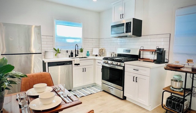 The Modernist’s Hideaway, a fully-furnished luxury studio located in Long Beach!