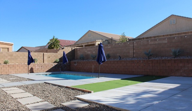 The Mohave Fort: Pool & Pation